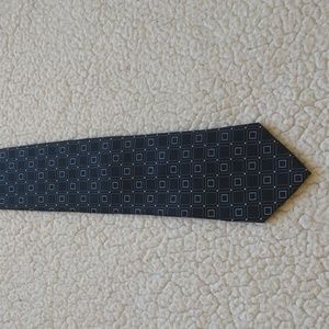 Like New Pronto Uomo Black Geometric/All Over Silk Tie (X - Long)